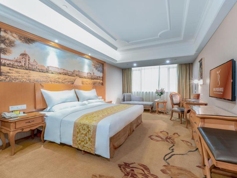 Vienna International Hotel Guigang Hecheng Road Exterior foto
